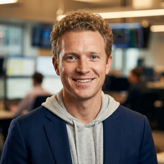 Ryan Brooks, pracující jako hlavní obchodní analytik v Blesk Výnosica